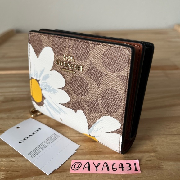 Coach Wallet🎈🎈 - Picture 2 of 10